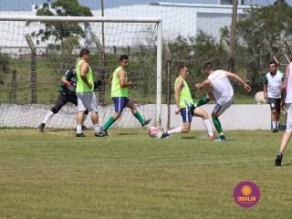 
<a style='margin-left: 5px;' class='btn btn-xs btn-social btn-facebook' href='https://www.facebook.com/sharer/sharer.php?u=https://www.boladovale.com.br/imgs/800-800-90/conteudo/fotos/1369/img0630.jpg' rel='popup' data-width='500' data-height='400'><i class='fa fa-facebook'></i>Compartilhar <span class='hidden-xs'>no Facebook</span>
</a> 
<a class='btn btn-default btn-xs' target='_blank' href='imgs/800-800-90/conteudo/fotos/1369/img0630.jpg'>
<span class='glyphicon glyphicon-cloud-download'></span> Salvar
</a> 
<span></span>