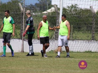 
<a style='margin-left: 5px;' class='btn btn-xs btn-social btn-facebook' href='https://www.facebook.com/sharer/sharer.php?u=https://www.boladovale.com.br/imgs/800-800-90/conteudo/fotos/1369/img0637.jpg' rel='popup' data-width='500' data-height='400'><i class='fa fa-facebook'></i>Compartilhar <span class='hidden-xs'>no Facebook</span>
</a> 
<a class='btn btn-default btn-xs' target='_blank' href='imgs/800-800-90/conteudo/fotos/1369/img0637.jpg'>
<span class='glyphicon glyphicon-cloud-download'></span> Salvar
</a> 
<span></span>