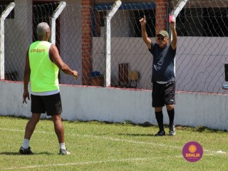 
<a style='margin-left: 5px;' class='btn btn-xs btn-social btn-facebook' href='https://www.facebook.com/sharer/sharer.php?u=https://www.boladovale.com.br/imgs/800-800-90/conteudo/fotos/1369/img0760.jpg' rel='popup' data-width='500' data-height='400'><i class='fa fa-facebook'></i>Compartilhar <span class='hidden-xs'>no Facebook</span>
</a> 
<a class='btn btn-default btn-xs' target='_blank' href='imgs/800-800-90/conteudo/fotos/1369/img0760.jpg'>
<span class='glyphicon glyphicon-cloud-download'></span> Salvar
</a> 
<span></span>