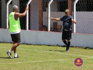 
<a style='margin-left: 5px;' class='btn btn-xs btn-social btn-facebook' href='https://www.facebook.com/sharer/sharer.php?u=https://www.boladovale.com.br/imgs/800-800-90/conteudo/fotos/1369/img0761.jpg' rel='popup' data-width='500' data-height='400'><i class='fa fa-facebook'></i>Compartilhar <span class='hidden-xs'>no Facebook</span>
</a> 
<a class='btn btn-default btn-xs' target='_blank' href='imgs/800-800-90/conteudo/fotos/1369/img0761.jpg'>
<span class='glyphicon glyphicon-cloud-download'></span> Salvar
</a> 
<span></span>