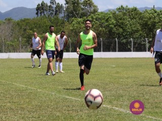 
<a style='margin-left: 5px;' class='btn btn-xs btn-social btn-facebook' href='https://www.facebook.com/sharer/sharer.php?u=https://www.boladovale.com.br/imgs/800-800-90/conteudo/fotos/1369/img0831.jpg' rel='popup' data-width='500' data-height='400'><i class='fa fa-facebook'></i>Compartilhar <span class='hidden-xs'>no Facebook</span>
</a> 
<a class='btn btn-default btn-xs' target='_blank' href='imgs/800-800-90/conteudo/fotos/1369/img0831.jpg'>
<span class='glyphicon glyphicon-cloud-download'></span> Salvar
</a> 
<span></span>