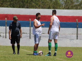 
<a style='margin-left: 5px;' class='btn btn-xs btn-social btn-facebook' href='https://www.facebook.com/sharer/sharer.php?u=https://www.boladovale.com.br/imgs/800-800-90/conteudo/fotos/1369/img0851.jpg' rel='popup' data-width='500' data-height='400'><i class='fa fa-facebook'></i>Compartilhar <span class='hidden-xs'>no Facebook</span>
</a> 
<a class='btn btn-default btn-xs' target='_blank' href='imgs/800-800-90/conteudo/fotos/1369/img0851.jpg'>
<span class='glyphicon glyphicon-cloud-download'></span> Salvar
</a> 
<span></span>