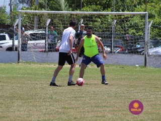 
<a style='margin-left: 5px;' class='btn btn-xs btn-social btn-facebook' href='https://www.facebook.com/sharer/sharer.php?u=https://www.boladovale.com.br/imgs/800-800-90/conteudo/fotos/1369/img0927.jpg' rel='popup' data-width='500' data-height='400'><i class='fa fa-facebook'></i>Compartilhar <span class='hidden-xs'>no Facebook</span>
</a> 
<a class='btn btn-default btn-xs' target='_blank' href='imgs/800-800-90/conteudo/fotos/1369/img0927.jpg'>
<span class='glyphicon glyphicon-cloud-download'></span> Salvar
</a> 
<span></span>