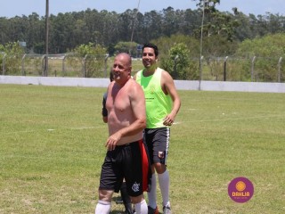 
<a style='margin-left: 5px;' class='btn btn-xs btn-social btn-facebook' href='https://www.facebook.com/sharer/sharer.php?u=https://www.boladovale.com.br/imgs/800-800-90/conteudo/fotos/1369/img0960.jpg' rel='popup' data-width='500' data-height='400'><i class='fa fa-facebook'></i>Compartilhar <span class='hidden-xs'>no Facebook</span>
</a> 
<a class='btn btn-default btn-xs' target='_blank' href='imgs/800-800-90/conteudo/fotos/1369/img0960.jpg'>
<span class='glyphicon glyphicon-cloud-download'></span> Salvar
</a> 
<span></span>