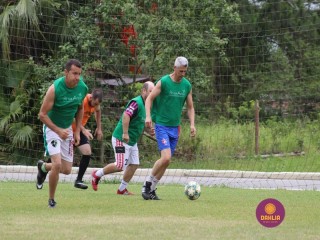 
<a style='margin-left: 5px;' class='btn btn-xs btn-social btn-facebook' href='https://www.facebook.com/sharer/sharer.php?u=https://www.boladovale.com.br/imgs/800-800-90/conteudo/fotos/1370/img1106.jpg' rel='popup' data-width='500' data-height='400'><i class='fa fa-facebook'></i>Compartilhar <span class='hidden-xs'>no Facebook</span>
</a> 
<a class='btn btn-default btn-xs' target='_blank' href='imgs/800-800-90/conteudo/fotos/1370/img1106.jpg'>
<span class='glyphicon glyphicon-cloud-download'></span> Salvar
</a> 
<span></span>