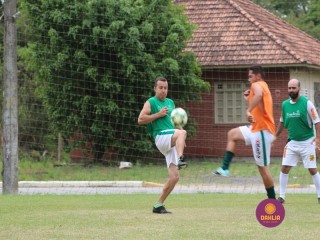 
<a style='margin-left: 5px;' class='btn btn-xs btn-social btn-facebook' href='https://www.facebook.com/sharer/sharer.php?u=https://www.boladovale.com.br/imgs/800-800-90/conteudo/fotos/1370/img1110.jpg' rel='popup' data-width='500' data-height='400'><i class='fa fa-facebook'></i>Compartilhar <span class='hidden-xs'>no Facebook</span>
</a> 
<a class='btn btn-default btn-xs' target='_blank' href='imgs/800-800-90/conteudo/fotos/1370/img1110.jpg'>
<span class='glyphicon glyphicon-cloud-download'></span> Salvar
</a> 
<span></span>