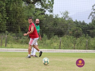
<a style='margin-left: 5px;' class='btn btn-xs btn-social btn-facebook' href='https://www.facebook.com/sharer/sharer.php?u=https://www.boladovale.com.br/imgs/800-800-90/conteudo/fotos/1370/img1168.jpg' rel='popup' data-width='500' data-height='400'><i class='fa fa-facebook'></i>Compartilhar <span class='hidden-xs'>no Facebook</span>
</a> 
<a class='btn btn-default btn-xs' target='_blank' href='imgs/800-800-90/conteudo/fotos/1370/img1168.jpg'>
<span class='glyphicon glyphicon-cloud-download'></span> Salvar
</a> 
<span></span>