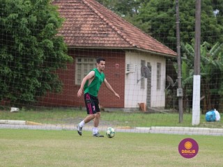 
<a style='margin-left: 5px;' class='btn btn-xs btn-social btn-facebook' href='https://www.facebook.com/sharer/sharer.php?u=https://www.boladovale.com.br/imgs/800-800-90/conteudo/fotos/1370/img1171.jpg' rel='popup' data-width='500' data-height='400'><i class='fa fa-facebook'></i>Compartilhar <span class='hidden-xs'>no Facebook</span>
</a> 
<a class='btn btn-default btn-xs' target='_blank' href='imgs/800-800-90/conteudo/fotos/1370/img1171.jpg'>
<span class='glyphicon glyphicon-cloud-download'></span> Salvar
</a> 
<span></span>