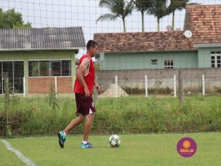 
<a style='margin-left: 5px;' class='btn btn-xs btn-social btn-facebook' href='https://www.facebook.com/sharer/sharer.php?u=https://www.boladovale.com.br/imgs/800-800-90/conteudo/fotos/1370/img1253.jpg' rel='popup' data-width='500' data-height='400'><i class='fa fa-facebook'></i>Compartilhar <span class='hidden-xs'>no Facebook</span>
</a> 
<a class='btn btn-default btn-xs' target='_blank' href='imgs/800-800-90/conteudo/fotos/1370/img1253.jpg'>
<span class='glyphicon glyphicon-cloud-download'></span> Salvar
</a> 
<span></span>