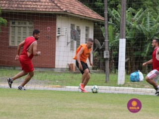 
<a style='margin-left: 5px;' class='btn btn-xs btn-social btn-facebook' href='https://www.facebook.com/sharer/sharer.php?u=https://www.boladovale.com.br/imgs/800-800-90/conteudo/fotos/1370/img1274.jpg' rel='popup' data-width='500' data-height='400'><i class='fa fa-facebook'></i>Compartilhar <span class='hidden-xs'>no Facebook</span>
</a> 
<a class='btn btn-default btn-xs' target='_blank' href='imgs/800-800-90/conteudo/fotos/1370/img1274.jpg'>
<span class='glyphicon glyphicon-cloud-download'></span> Salvar
</a> 
<span></span>