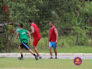 
<a style='margin-left: 5px;' class='btn btn-xs btn-social btn-facebook' href='https://www.facebook.com/sharer/sharer.php?u=https://www.boladovale.com.br/imgs/800-800-90/conteudo/fotos/1370/img1298.jpg' rel='popup' data-width='500' data-height='400'><i class='fa fa-facebook'></i>Compartilhar <span class='hidden-xs'>no Facebook</span>
</a> 
<a class='btn btn-default btn-xs' target='_blank' href='imgs/800-800-90/conteudo/fotos/1370/img1298.jpg'>
<span class='glyphicon glyphicon-cloud-download'></span> Salvar
</a> 
<span></span>