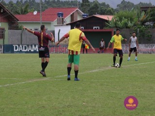 
<a style='margin-left: 5px;' class='btn btn-xs btn-social btn-facebook' href='https://www.facebook.com/sharer/sharer.php?u=https://www.boladovale.com.br/imgs/800-800-90/conteudo/fotos/1371/img1371.jpg' rel='popup' data-width='500' data-height='400'><i class='fa fa-facebook'></i>Compartilhar <span class='hidden-xs'>no Facebook</span>
</a> 
<a class='btn btn-default btn-xs' target='_blank' href='imgs/800-800-90/conteudo/fotos/1371/img1371.jpg'>
<span class='glyphicon glyphicon-cloud-download'></span> Salvar
</a> 
<span></span>