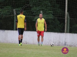 
<a style='margin-left: 5px;' class='btn btn-xs btn-social btn-facebook' href='https://www.facebook.com/sharer/sharer.php?u=https://www.boladovale.com.br/imgs/800-800-90/conteudo/fotos/1371/img1460.jpg' rel='popup' data-width='500' data-height='400'><i class='fa fa-facebook'></i>Compartilhar <span class='hidden-xs'>no Facebook</span>
</a> 
<a class='btn btn-default btn-xs' target='_blank' href='imgs/800-800-90/conteudo/fotos/1371/img1460.jpg'>
<span class='glyphicon glyphicon-cloud-download'></span> Salvar
</a> 
<span></span>