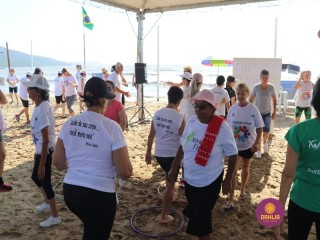 
<a style='margin-left: 5px;' class='btn btn-xs btn-social btn-facebook' href='https://www.facebook.com/sharer/sharer.php?u=https://www.boladovale.com.br/imgs/800-800-90/conteudo/fotos/1372/img2703.jpg' rel='popup' data-width='500' data-height='400'><i class='fa fa-facebook'></i>Compartilhar <span class='hidden-xs'>no Facebook</span>
</a> 
<a class='btn btn-default btn-xs' target='_blank' href='imgs/800-800-90/conteudo/fotos/1372/img2703.jpg'>
<span class='glyphicon glyphicon-cloud-download'></span> Salvar
</a> 
<span></span>
