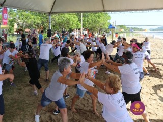 
<a style='margin-left: 5px;' class='btn btn-xs btn-social btn-facebook' href='https://www.facebook.com/sharer/sharer.php?u=https://www.boladovale.com.br/imgs/800-800-90/conteudo/fotos/1372/img2752.jpg' rel='popup' data-width='500' data-height='400'><i class='fa fa-facebook'></i>Compartilhar <span class='hidden-xs'>no Facebook</span>
</a> 
<a class='btn btn-default btn-xs' target='_blank' href='imgs/800-800-90/conteudo/fotos/1372/img2752.jpg'>
<span class='glyphicon glyphicon-cloud-download'></span> Salvar
</a> 
<span></span>