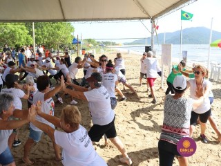 
<a style='margin-left: 5px;' class='btn btn-xs btn-social btn-facebook' href='https://www.facebook.com/sharer/sharer.php?u=https://www.boladovale.com.br/imgs/800-800-90/conteudo/fotos/1372/img2754.jpg' rel='popup' data-width='500' data-height='400'><i class='fa fa-facebook'></i>Compartilhar <span class='hidden-xs'>no Facebook</span>
</a> 
<a class='btn btn-default btn-xs' target='_blank' href='imgs/800-800-90/conteudo/fotos/1372/img2754.jpg'>
<span class='glyphicon glyphicon-cloud-download'></span> Salvar
</a> 
<span></span>