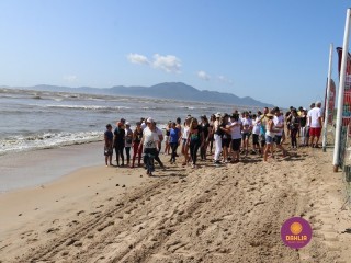 
<a style='margin-left: 5px;' class='btn btn-xs btn-social btn-facebook' href='https://www.facebook.com/sharer/sharer.php?u=https://www.boladovale.com.br/imgs/800-800-90/conteudo/fotos/1373/img2792.jpg' rel='popup' data-width='500' data-height='400'><i class='fa fa-facebook'></i>Compartilhar <span class='hidden-xs'>no Facebook</span>
</a> 
<a class='btn btn-default btn-xs' target='_blank' href='imgs/800-800-90/conteudo/fotos/1373/img2792.jpg'>
<span class='glyphicon glyphicon-cloud-download'></span> Salvar
</a> 
<span></span>