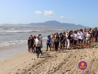 
<a style='margin-left: 5px;' class='btn btn-xs btn-social btn-facebook' href='https://www.facebook.com/sharer/sharer.php?u=https://www.boladovale.com.br/imgs/800-800-90/conteudo/fotos/1373/img2793.jpg' rel='popup' data-width='500' data-height='400'><i class='fa fa-facebook'></i>Compartilhar <span class='hidden-xs'>no Facebook</span>
</a> 
<a class='btn btn-default btn-xs' target='_blank' href='imgs/800-800-90/conteudo/fotos/1373/img2793.jpg'>
<span class='glyphicon glyphicon-cloud-download'></span> Salvar
</a> 
<span></span>