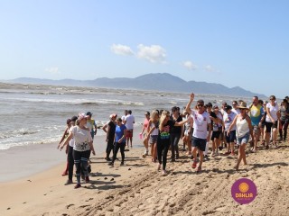 
<a style='margin-left: 5px;' class='btn btn-xs btn-social btn-facebook' href='https://www.facebook.com/sharer/sharer.php?u=https://www.boladovale.com.br/imgs/800-800-90/conteudo/fotos/1373/img2794.jpg' rel='popup' data-width='500' data-height='400'><i class='fa fa-facebook'></i>Compartilhar <span class='hidden-xs'>no Facebook</span>
</a> 
<a class='btn btn-default btn-xs' target='_blank' href='imgs/800-800-90/conteudo/fotos/1373/img2794.jpg'>
<span class='glyphicon glyphicon-cloud-download'></span> Salvar
</a> 
<span></span>