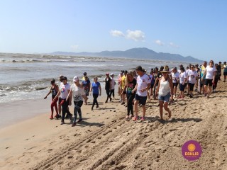 
<a style='margin-left: 5px;' class='btn btn-xs btn-social btn-facebook' href='https://www.facebook.com/sharer/sharer.php?u=https://www.boladovale.com.br/imgs/800-800-90/conteudo/fotos/1373/img2795.jpg' rel='popup' data-width='500' data-height='400'><i class='fa fa-facebook'></i>Compartilhar <span class='hidden-xs'>no Facebook</span>
</a> 
<a class='btn btn-default btn-xs' target='_blank' href='imgs/800-800-90/conteudo/fotos/1373/img2795.jpg'>
<span class='glyphicon glyphicon-cloud-download'></span> Salvar
</a> 
<span></span>