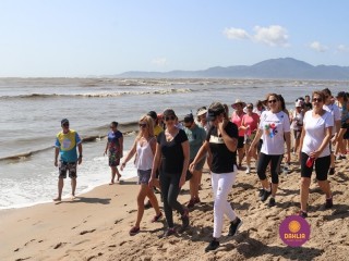 
<a style='margin-left: 5px;' class='btn btn-xs btn-social btn-facebook' href='https://www.facebook.com/sharer/sharer.php?u=https://www.boladovale.com.br/imgs/800-800-90/conteudo/fotos/1373/img2798.jpg' rel='popup' data-width='500' data-height='400'><i class='fa fa-facebook'></i>Compartilhar <span class='hidden-xs'>no Facebook</span>
</a> 
<a class='btn btn-default btn-xs' target='_blank' href='imgs/800-800-90/conteudo/fotos/1373/img2798.jpg'>
<span class='glyphicon glyphicon-cloud-download'></span> Salvar
</a> 
<span></span>