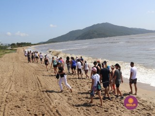 
<a style='margin-left: 5px;' class='btn btn-xs btn-social btn-facebook' href='https://www.facebook.com/sharer/sharer.php?u=https://www.boladovale.com.br/imgs/800-800-90/conteudo/fotos/1373/img2812.jpg' rel='popup' data-width='500' data-height='400'><i class='fa fa-facebook'></i>Compartilhar <span class='hidden-xs'>no Facebook</span>
</a> 
<a class='btn btn-default btn-xs' target='_blank' href='imgs/800-800-90/conteudo/fotos/1373/img2812.jpg'>
<span class='glyphicon glyphicon-cloud-download'></span> Salvar
</a> 
<span></span>