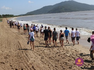 
<a style='margin-left: 5px;' class='btn btn-xs btn-social btn-facebook' href='https://www.facebook.com/sharer/sharer.php?u=https://www.boladovale.com.br/imgs/800-800-90/conteudo/fotos/1373/img2815.jpg' rel='popup' data-width='500' data-height='400'><i class='fa fa-facebook'></i>Compartilhar <span class='hidden-xs'>no Facebook</span>
</a> 
<a class='btn btn-default btn-xs' target='_blank' href='imgs/800-800-90/conteudo/fotos/1373/img2815.jpg'>
<span class='glyphicon glyphicon-cloud-download'></span> Salvar
</a> 
<span></span>