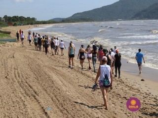 
<a style='margin-left: 5px;' class='btn btn-xs btn-social btn-facebook' href='https://www.facebook.com/sharer/sharer.php?u=https://www.boladovale.com.br/imgs/800-800-90/conteudo/fotos/1373/img2819.jpg' rel='popup' data-width='500' data-height='400'><i class='fa fa-facebook'></i>Compartilhar <span class='hidden-xs'>no Facebook</span>
</a> 
<a class='btn btn-default btn-xs' target='_blank' href='imgs/800-800-90/conteudo/fotos/1373/img2819.jpg'>
<span class='glyphicon glyphicon-cloud-download'></span> Salvar
</a> 
<span></span>
