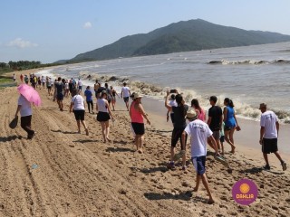 
<a style='margin-left: 5px;' class='btn btn-xs btn-social btn-facebook' href='https://www.facebook.com/sharer/sharer.php?u=https://www.boladovale.com.br/imgs/800-800-90/conteudo/fotos/1373/img2823.jpg' rel='popup' data-width='500' data-height='400'><i class='fa fa-facebook'></i>Compartilhar <span class='hidden-xs'>no Facebook</span>
</a> 
<a class='btn btn-default btn-xs' target='_blank' href='imgs/800-800-90/conteudo/fotos/1373/img2823.jpg'>
<span class='glyphicon glyphicon-cloud-download'></span> Salvar
</a> 
<span></span>