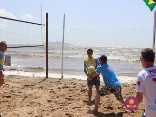 
<a style='margin-left: 5px;' class='btn btn-xs btn-social btn-facebook' href='https://www.facebook.com/sharer/sharer.php?u=https://www.boladovale.com.br/imgs/800-800-90/conteudo/fotos/1374/img2870.jpg' rel='popup' data-width='500' data-height='400'><i class='fa fa-facebook'></i>Compartilhar <span class='hidden-xs'>no Facebook</span>
</a> 
<a class='btn btn-default btn-xs' target='_blank' href='imgs/800-800-90/conteudo/fotos/1374/img2870.jpg'>
<span class='glyphicon glyphicon-cloud-download'></span> Salvar
</a> 
<span></span>