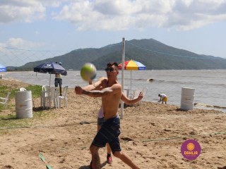 
<a style='margin-left: 5px;' class='btn btn-xs btn-social btn-facebook' href='https://www.facebook.com/sharer/sharer.php?u=https://www.boladovale.com.br/imgs/800-800-90/conteudo/fotos/1374/img2884.jpg' rel='popup' data-width='500' data-height='400'><i class='fa fa-facebook'></i>Compartilhar <span class='hidden-xs'>no Facebook</span>
</a> 
<a class='btn btn-default btn-xs' target='_blank' href='imgs/800-800-90/conteudo/fotos/1374/img2884.jpg'>
<span class='glyphicon glyphicon-cloud-download'></span> Salvar
</a> 
<span></span>