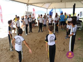 
<a style='margin-left: 5px;' class='btn btn-xs btn-social btn-facebook' href='https://www.facebook.com/sharer/sharer.php?u=https://www.boladovale.com.br/imgs/800-800-90/conteudo/fotos/1375/img2918.jpg' rel='popup' data-width='500' data-height='400'><i class='fa fa-facebook'></i>Compartilhar <span class='hidden-xs'>no Facebook</span>
</a> 
<a class='btn btn-default btn-xs' target='_blank' href='imgs/800-800-90/conteudo/fotos/1375/img2918.jpg'>
<span class='glyphicon glyphicon-cloud-download'></span> Salvar
</a> 
<span></span>