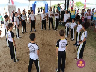 
<a style='margin-left: 5px;' class='btn btn-xs btn-social btn-facebook' href='https://www.facebook.com/sharer/sharer.php?u=https://www.boladovale.com.br/imgs/800-800-90/conteudo/fotos/1375/img2925.jpg' rel='popup' data-width='500' data-height='400'><i class='fa fa-facebook'></i>Compartilhar <span class='hidden-xs'>no Facebook</span>
</a> 
<a class='btn btn-default btn-xs' target='_blank' href='imgs/800-800-90/conteudo/fotos/1375/img2925.jpg'>
<span class='glyphicon glyphicon-cloud-download'></span> Salvar
</a> 
<span></span>