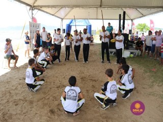 
<a style='margin-left: 5px;' class='btn btn-xs btn-social btn-facebook' href='https://www.facebook.com/sharer/sharer.php?u=https://www.boladovale.com.br/imgs/800-800-90/conteudo/fotos/1375/img2932.jpg' rel='popup' data-width='500' data-height='400'><i class='fa fa-facebook'></i>Compartilhar <span class='hidden-xs'>no Facebook</span>
</a> 
<a class='btn btn-default btn-xs' target='_blank' href='imgs/800-800-90/conteudo/fotos/1375/img2932.jpg'>
<span class='glyphicon glyphicon-cloud-download'></span> Salvar
</a> 
<span></span>