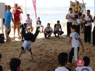 
<a style='margin-left: 5px;' class='btn btn-xs btn-social btn-facebook' href='https://www.facebook.com/sharer/sharer.php?u=https://www.boladovale.com.br/imgs/800-800-90/conteudo/fotos/1375/img2948.jpg' rel='popup' data-width='500' data-height='400'><i class='fa fa-facebook'></i>Compartilhar <span class='hidden-xs'>no Facebook</span>
</a> 
<a class='btn btn-default btn-xs' target='_blank' href='imgs/800-800-90/conteudo/fotos/1375/img2948.jpg'>
<span class='glyphicon glyphicon-cloud-download'></span> Salvar
</a> 
<span></span>