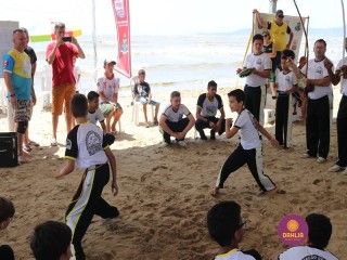
<a style='margin-left: 5px;' class='btn btn-xs btn-social btn-facebook' href='https://www.facebook.com/sharer/sharer.php?u=https://www.boladovale.com.br/imgs/800-800-90/conteudo/fotos/1375/img2949.jpg' rel='popup' data-width='500' data-height='400'><i class='fa fa-facebook'></i>Compartilhar <span class='hidden-xs'>no Facebook</span>
</a> 
<a class='btn btn-default btn-xs' target='_blank' href='imgs/800-800-90/conteudo/fotos/1375/img2949.jpg'>
<span class='glyphicon glyphicon-cloud-download'></span> Salvar
</a> 
<span></span>
