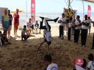 
<a style='margin-left: 5px;' class='btn btn-xs btn-social btn-facebook' href='https://www.facebook.com/sharer/sharer.php?u=https://www.boladovale.com.br/imgs/800-800-90/conteudo/fotos/1375/img2960.jpg' rel='popup' data-width='500' data-height='400'><i class='fa fa-facebook'></i>Compartilhar <span class='hidden-xs'>no Facebook</span>
</a> 
<a class='btn btn-default btn-xs' target='_blank' href='imgs/800-800-90/conteudo/fotos/1375/img2960.jpg'>
<span class='glyphicon glyphicon-cloud-download'></span> Salvar
</a> 
<span></span>