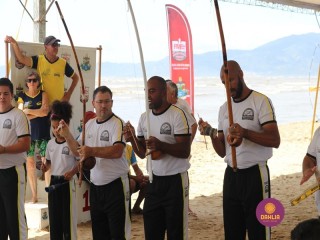 
<a style='margin-left: 5px;' class='btn btn-xs btn-social btn-facebook' href='https://www.facebook.com/sharer/sharer.php?u=https://www.boladovale.com.br/imgs/800-800-90/conteudo/fotos/1375/img2963.jpg' rel='popup' data-width='500' data-height='400'><i class='fa fa-facebook'></i>Compartilhar <span class='hidden-xs'>no Facebook</span>
</a> 
<a class='btn btn-default btn-xs' target='_blank' href='imgs/800-800-90/conteudo/fotos/1375/img2963.jpg'>
<span class='glyphicon glyphicon-cloud-download'></span> Salvar
</a> 
<span></span>
