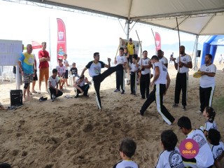 
<a style='margin-left: 5px;' class='btn btn-xs btn-social btn-facebook' href='https://www.facebook.com/sharer/sharer.php?u=https://www.boladovale.com.br/imgs/800-800-90/conteudo/fotos/1375/img2971.jpg' rel='popup' data-width='500' data-height='400'><i class='fa fa-facebook'></i>Compartilhar <span class='hidden-xs'>no Facebook</span>
</a> 
<a class='btn btn-default btn-xs' target='_blank' href='imgs/800-800-90/conteudo/fotos/1375/img2971.jpg'>
<span class='glyphicon glyphicon-cloud-download'></span> Salvar
</a> 
<span></span>