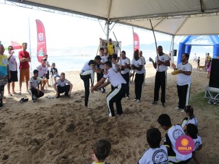 
<a style='margin-left: 5px;' class='btn btn-xs btn-social btn-facebook' href='https://www.facebook.com/sharer/sharer.php?u=https://www.boladovale.com.br/imgs/800-800-90/conteudo/fotos/1375/img2972.jpg' rel='popup' data-width='500' data-height='400'><i class='fa fa-facebook'></i>Compartilhar <span class='hidden-xs'>no Facebook</span>
</a> 
<a class='btn btn-default btn-xs' target='_blank' href='imgs/800-800-90/conteudo/fotos/1375/img2972.jpg'>
<span class='glyphicon glyphicon-cloud-download'></span> Salvar
</a> 
<span></span>
