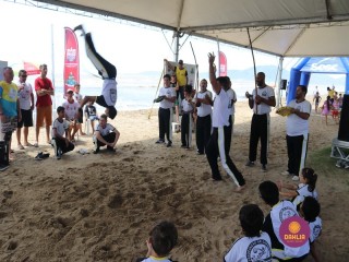 
<a style='margin-left: 5px;' class='btn btn-xs btn-social btn-facebook' href='https://www.facebook.com/sharer/sharer.php?u=https://www.boladovale.com.br/imgs/800-800-90/conteudo/fotos/1375/img2973.jpg' rel='popup' data-width='500' data-height='400'><i class='fa fa-facebook'></i>Compartilhar <span class='hidden-xs'>no Facebook</span>
</a> 
<a class='btn btn-default btn-xs' target='_blank' href='imgs/800-800-90/conteudo/fotos/1375/img2973.jpg'>
<span class='glyphicon glyphicon-cloud-download'></span> Salvar
</a> 
<span></span>