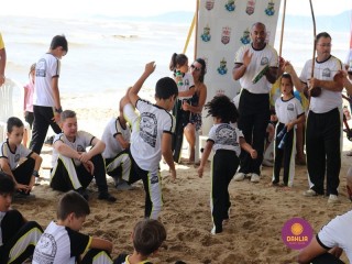 
<a style='margin-left: 5px;' class='btn btn-xs btn-social btn-facebook' href='https://www.facebook.com/sharer/sharer.php?u=https://www.boladovale.com.br/imgs/800-800-90/conteudo/fotos/1375/img2999.jpg' rel='popup' data-width='500' data-height='400'><i class='fa fa-facebook'></i>Compartilhar <span class='hidden-xs'>no Facebook</span>
</a> 
<a class='btn btn-default btn-xs' target='_blank' href='imgs/800-800-90/conteudo/fotos/1375/img2999.jpg'>
<span class='glyphicon glyphicon-cloud-download'></span> Salvar
</a> 
<span></span>