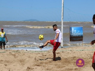 
<a style='margin-left: 5px;' class='btn btn-xs btn-social btn-facebook' href='https://www.facebook.com/sharer/sharer.php?u=https://www.boladovale.com.br/imgs/800-800-90/conteudo/fotos/1376/img3032.jpg' rel='popup' data-width='500' data-height='400'><i class='fa fa-facebook'></i>Compartilhar <span class='hidden-xs'>no Facebook</span>
</a> 
<a class='btn btn-default btn-xs' target='_blank' href='imgs/800-800-90/conteudo/fotos/1376/img3032.jpg'>
<span class='glyphicon glyphicon-cloud-download'></span> Salvar
</a> 
<span></span>