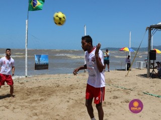 
<a style='margin-left: 5px;' class='btn btn-xs btn-social btn-facebook' href='https://www.facebook.com/sharer/sharer.php?u=https://www.boladovale.com.br/imgs/800-800-90/conteudo/fotos/1376/img3034.jpg' rel='popup' data-width='500' data-height='400'><i class='fa fa-facebook'></i>Compartilhar <span class='hidden-xs'>no Facebook</span>
</a> 
<a class='btn btn-default btn-xs' target='_blank' href='imgs/800-800-90/conteudo/fotos/1376/img3034.jpg'>
<span class='glyphicon glyphicon-cloud-download'></span> Salvar
</a> 
<span></span>