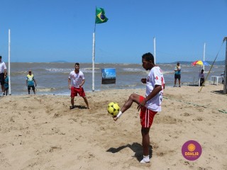 
<a style='margin-left: 5px;' class='btn btn-xs btn-social btn-facebook' href='https://www.facebook.com/sharer/sharer.php?u=https://www.boladovale.com.br/imgs/800-800-90/conteudo/fotos/1376/img3035.jpg' rel='popup' data-width='500' data-height='400'><i class='fa fa-facebook'></i>Compartilhar <span class='hidden-xs'>no Facebook</span>
</a> 
<a class='btn btn-default btn-xs' target='_blank' href='imgs/800-800-90/conteudo/fotos/1376/img3035.jpg'>
<span class='glyphicon glyphicon-cloud-download'></span> Salvar
</a> 
<span></span>