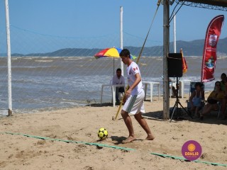 
<a style='margin-left: 5px;' class='btn btn-xs btn-social btn-facebook' href='https://www.facebook.com/sharer/sharer.php?u=https://www.boladovale.com.br/imgs/800-800-90/conteudo/fotos/1376/img3051.jpg' rel='popup' data-width='500' data-height='400'><i class='fa fa-facebook'></i>Compartilhar <span class='hidden-xs'>no Facebook</span>
</a> 
<a class='btn btn-default btn-xs' target='_blank' href='imgs/800-800-90/conteudo/fotos/1376/img3051.jpg'>
<span class='glyphicon glyphicon-cloud-download'></span> Salvar
</a> 
<span></span>