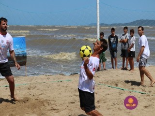 
<a style='margin-left: 5px;' class='btn btn-xs btn-social btn-facebook' href='https://www.facebook.com/sharer/sharer.php?u=https://www.boladovale.com.br/imgs/800-800-90/conteudo/fotos/1376/img3065.jpg' rel='popup' data-width='500' data-height='400'><i class='fa fa-facebook'></i>Compartilhar <span class='hidden-xs'>no Facebook</span>
</a> 
<a class='btn btn-default btn-xs' target='_blank' href='imgs/800-800-90/conteudo/fotos/1376/img3065.jpg'>
<span class='glyphicon glyphicon-cloud-download'></span> Salvar
</a> 
<span></span>