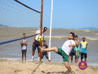 
<a style='margin-left: 5px;' class='btn btn-xs btn-social btn-facebook' href='https://www.facebook.com/sharer/sharer.php?u=https://www.boladovale.com.br/imgs/800-800-90/conteudo/fotos/1376/img3090.jpg' rel='popup' data-width='500' data-height='400'><i class='fa fa-facebook'></i>Compartilhar <span class='hidden-xs'>no Facebook</span>
</a> 
<a class='btn btn-default btn-xs' target='_blank' href='imgs/800-800-90/conteudo/fotos/1376/img3090.jpg'>
<span class='glyphicon glyphicon-cloud-download'></span> Salvar
</a> 
<span></span>