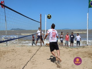 
<a style='margin-left: 5px;' class='btn btn-xs btn-social btn-facebook' href='https://www.facebook.com/sharer/sharer.php?u=https://www.boladovale.com.br/imgs/800-800-90/conteudo/fotos/1376/img3095.jpg' rel='popup' data-width='500' data-height='400'><i class='fa fa-facebook'></i>Compartilhar <span class='hidden-xs'>no Facebook</span>
</a> 
<a class='btn btn-default btn-xs' target='_blank' href='imgs/800-800-90/conteudo/fotos/1376/img3095.jpg'>
<span class='glyphicon glyphicon-cloud-download'></span> Salvar
</a> 
<span></span>