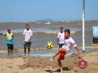 
<a style='margin-left: 5px;' class='btn btn-xs btn-social btn-facebook' href='https://www.facebook.com/sharer/sharer.php?u=https://www.boladovale.com.br/imgs/800-800-90/conteudo/fotos/1376/img3109.jpg' rel='popup' data-width='500' data-height='400'><i class='fa fa-facebook'></i>Compartilhar <span class='hidden-xs'>no Facebook</span>
</a> 
<a class='btn btn-default btn-xs' target='_blank' href='imgs/800-800-90/conteudo/fotos/1376/img3109.jpg'>
<span class='glyphicon glyphicon-cloud-download'></span> Salvar
</a> 
<span></span>